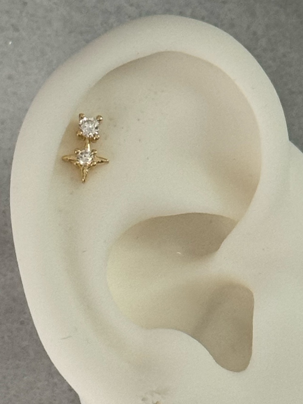 Gold Star Star Burst Crystal Cartilage Earring 

Brand New